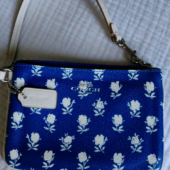 Coach Handbags - Coach Wristlet